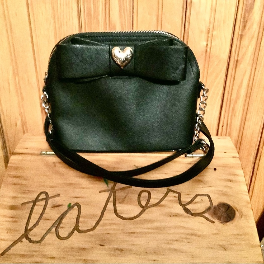 Betsy Johnson adorable heart & bow crossbody bag​